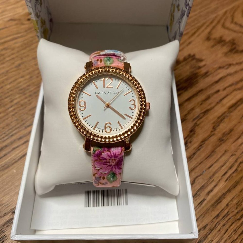Laura Ashley Women's Analog Display Japanese Quartz Watch (LA31005)